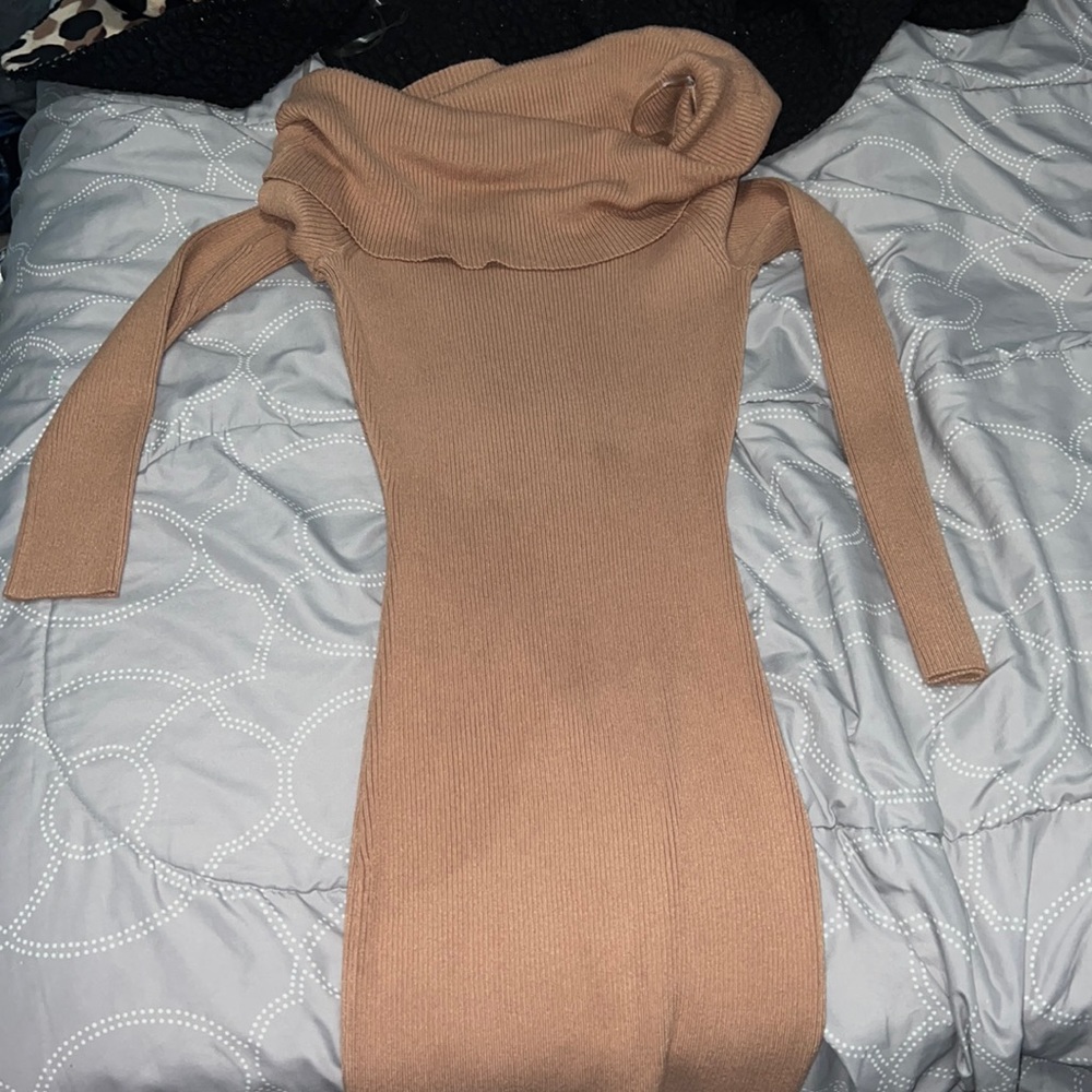 Hi! i’m selling a brown off the shoulder dress. it’s very cute
